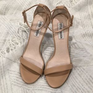 Stecy Steve Madden nude sandal heels